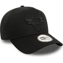 schwarze-snapback-cap-mit-gebogenem-schirm-und-schwarzem-logo-9forty-e-frame-monochrome-der-chicago-bulls-nba-von-new-era