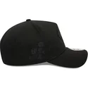 schwarze-snapback-cap-mit-gebogenem-schirm-und-schwarzem-logo-9forty-e-frame-monochrome-der-chicago-bulls-nba-von-new-era