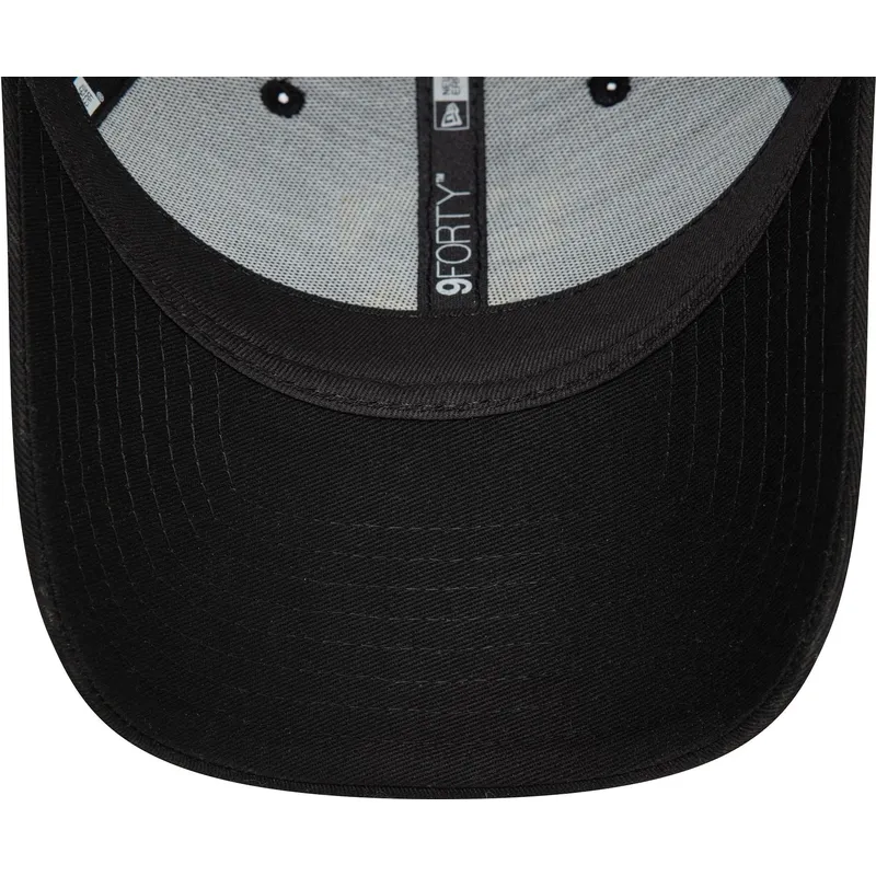 svart-justerbar-bojd-keps-9forty-core-fran-associazione-sportiva-roma-serie-a-av-new-era