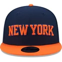 marineblaue-und-orangefarbene-flache-snapback-kappe-9fifty-statement-der-new-york-knicks-nba-von-new-era