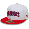 gorra-plana-blanca-y-roja-ajustada-59fifty-classic-de-golden-state-warriors-nba-de-new-era