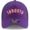 gorra-trucker-violeta-y-negra-a-frame-classic-de-toronto-raptors-nba-de-new-era