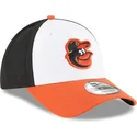 regulowana-czapka-z-daszkiem-9forty-the-league-baltimore-orioles-mlb-od-new-era-w-kolorach-bialym-czarnym-i-pomaranczowym