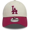 beige-och-rod-justerbar-bojd-keps-med-rod-logotyp-9forty-world-series-patch-av-los-angeles-dodgers-mlb-fran-new-era