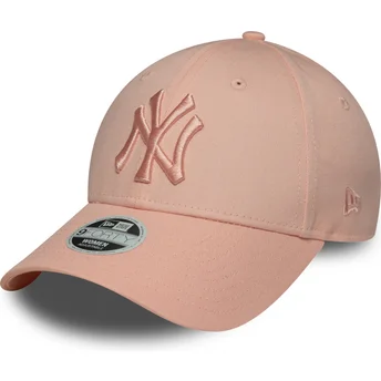 Cappellino rosa curva regolabile da donna con logo rosa 9FORTY League Essential dei New York Yankees MLB di New Era