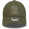cappellino-verde-con-visiera-curva-regolabile-con-logo-verde-9forty-outline-dei-new-york-yankees-mlb-di-new-era