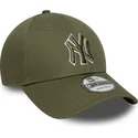 verstellbare-grune-gebogene-kappe-mit-grunem-new-york-yankees-mlb-logo-9forty-outline-von-new-era