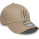 hellbraune-verstellbare-curved-cap-mit-braunem-logo-9forty-outline-der-new-york-yankees-mlb-von-new-era