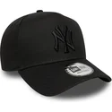 schwarze-gebogene-snapback-kappe-mit-schwarzem-e-frame-league-essential-logo-der-new-york-yankees-mlb-von-new-era