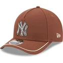 brazowa-czapka-z-daszkiem-typu-snapback-9forty-m-crown-a-frame-motorsport-new-york-yankees-mlb-od-new-era