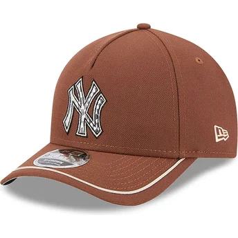 Brun böjd skärm snapback 9FORTY M-Crown A Frame Motorsport keps New York Yankees MLB från New Era