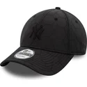 casquette-courbee-noire-ajustable-avec-logo-noir-9forty-quilted-new-york-yankees-mlb-new-era