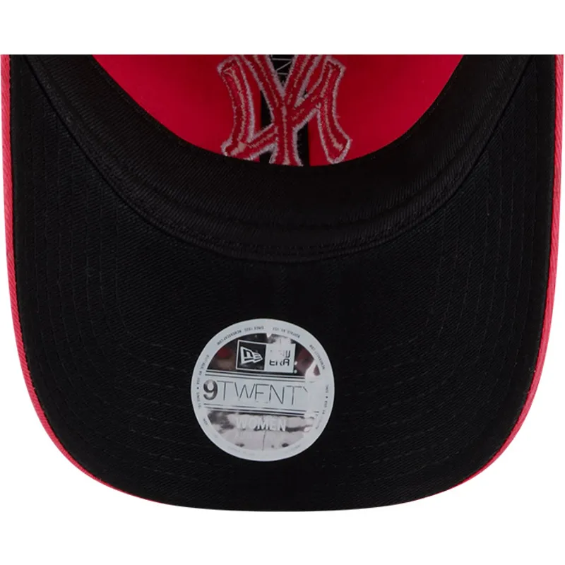 justerbar-rosa-kurvad-keps-for-dam-9twenty-pattern-spring-training-fan-pack-2025-fran-new-york-yankees-mlb-av-new-era