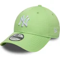 czapka-z-zakrzywionym-daszkiem-w-jasnym-zielonym-kolorze-regulowana-9forty-colour-pack-new-york-yankees-mlb-od-new-era