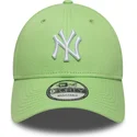 czapka-z-zakrzywionym-daszkiem-w-jasnym-zielonym-kolorze-regulowana-9forty-colour-pack-new-york-yankees-mlb-od-new-era