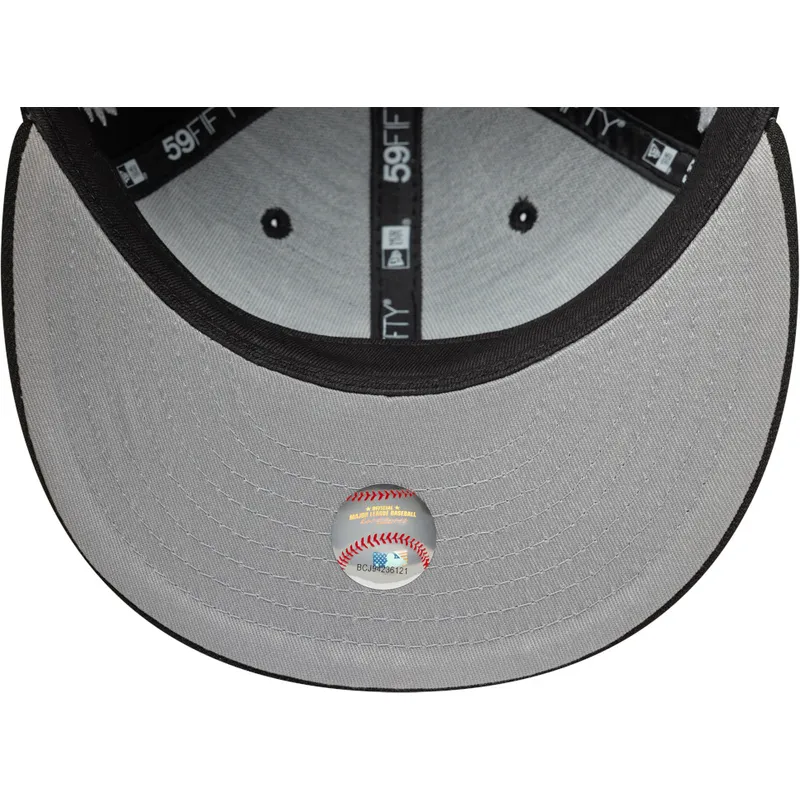schwarze-enganliegende-59fifty-flatcap-mythical-der-new-york-yankees-mlb-von-new-era