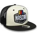 bezowo-czarna-plaska-czapka-truckerka-9fifty-z-logo-nascar-classics-od-new-era
