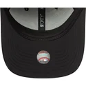 schwarze-verstellbare-curved-cap-mit-beigem-logo-9forty-recycled-der-new-york-yankees-mlb-von-new-era