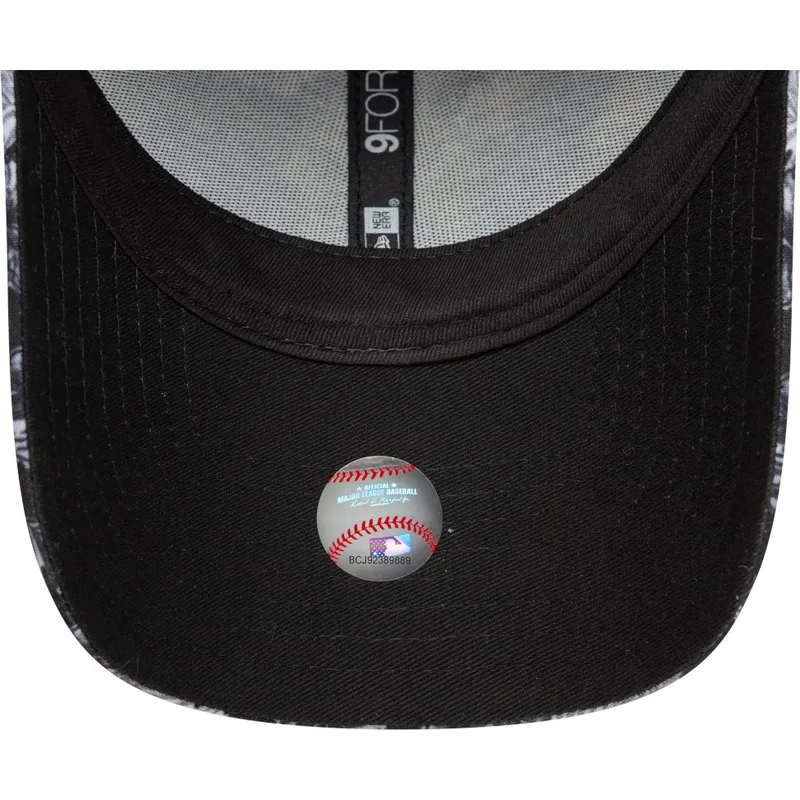 schwarze-verstellbare-gebogene-kappe-9forty-all-over-print-der-new-york-yankees-mlb-von-new-era