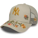 casquette-trucker-beige-a-frame-floral-icon-new-york-yankees-mlb-new-era