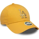 gelbe-gebogene-verstellbare-damenkappe-9forty-metallic-logo-der-los-angeles-dodgers-mlb-von-new-era