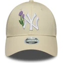 bezowa-regulowana-czapka-z-daszkiem-dla-kobiet-9forty-beaded-new-york-yankees-mlb-new-era