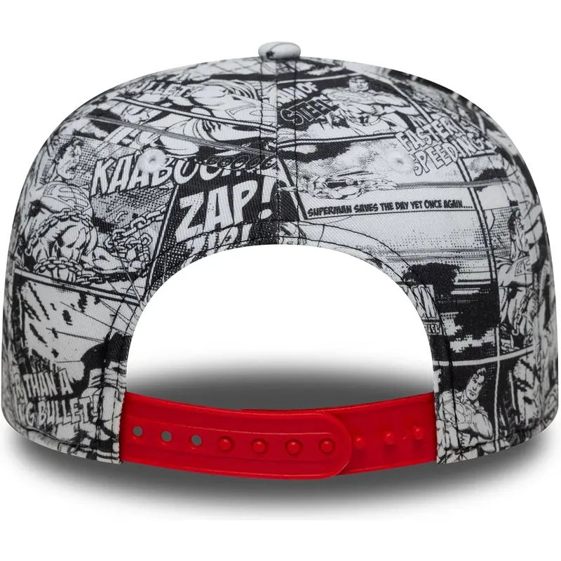 schwarze-flache-snapback-kappe-fur-kinder-9fifty-all-over-print-von-superman-dc-comics-von-new-era
