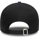 verstellbare-9forty-kappe-mit-gebogenem-schirm-in-schwarz-und-violett-mit-side-patch-der-los-angeles-lakers-nba-von-new-era