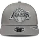 graue-trucker-kappe-mit-grauem-logo-9seventy-stretch-snap-tonal-der-los-angeles-lakers-nba-von-new-era