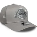 casquette-trucker-grise-avec-logo-grise-9seventy-stretch-snap-tonal-los-angeles-lakers-nba-new-era