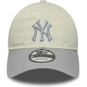 beige-und-graue-verstellbare-curved-cap-fur-damen-9twenty-world-series-cooperstown-der-new-york-yankees-mlb-von-new-era