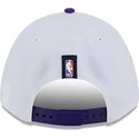vit-och-violett-bojd-skarm-snapback-keps-9forty-m-crown-draft-2025-los-angeles-lakers-nba-fran-new-era