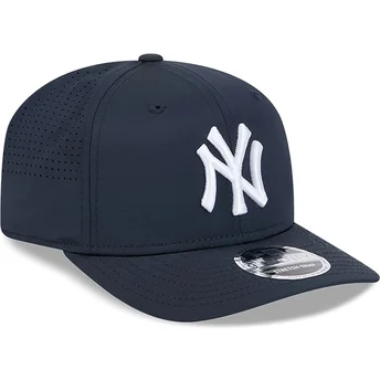Granatowa czapka z daszkiem snapback 9SEVENTY Stretch Snap Perf New York Yankees MLB marki New Era