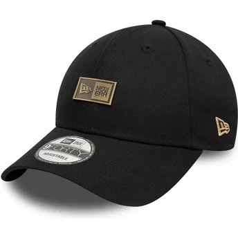 Schwarze verstellbare 9FORTY Curve Cap Badge von New Era