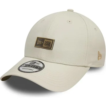 Verstellbare beige 9FORTY Badge Kappe von New Era