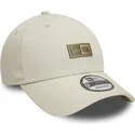 beige-justerbar-bojd-keps-9forty-badge-fran-new-era
