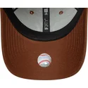 braune-verstellbare-curved-cap-mit-braunem-logo-9forty-league-essential-der-new-york-yankees-mlb-von-new-era