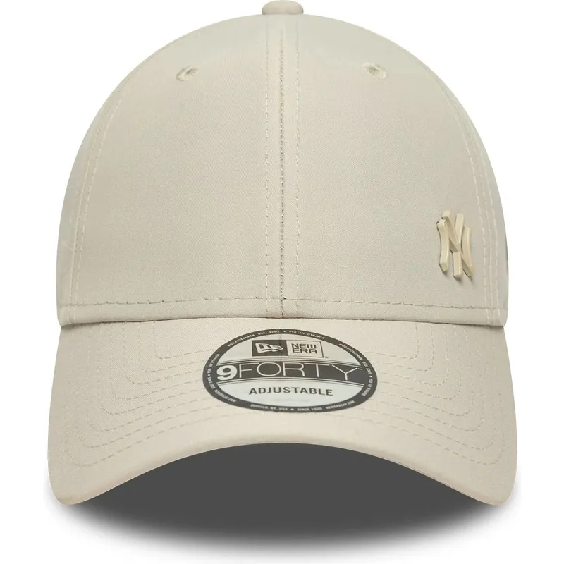 beige-verstellbare-curved-cap-mit-beigem-logo-9forty-tonal-flawless-der-new-york-yankees-mlb-von-new-era