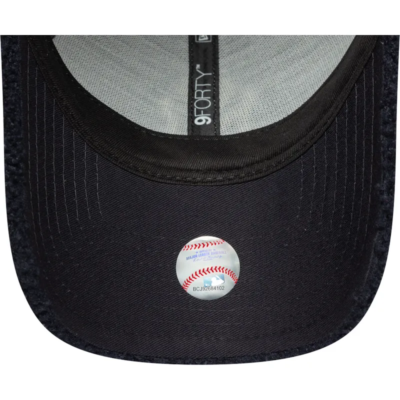 marineblaue-verstellbare-curved-cap-9forty-borg-der-new-york-yankees-mlb-von-new-era