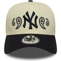 gebogene-beige-und-marineblaue-snapback-kappe-a-frame-paisley-von-new-york-yankees-mlb-von-new-era