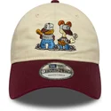 beige-und-weinrote-verstellbare-curved-cap-9twenty-garfield-und-odie-von-new-era