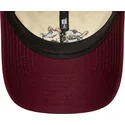 beige-und-weinrote-verstellbare-curved-cap-9twenty-garfield-und-odie-von-new-era