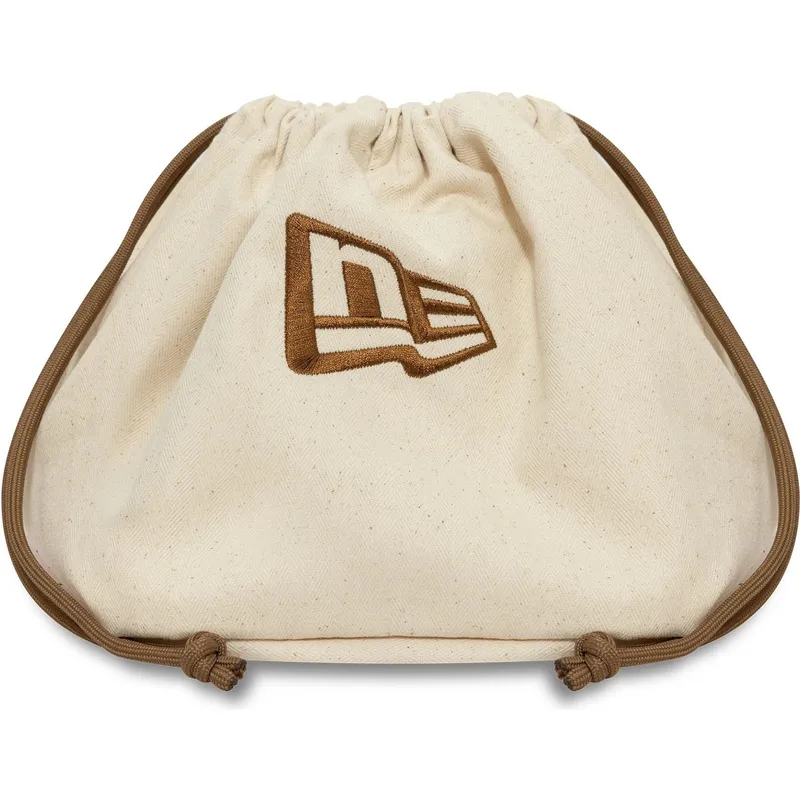 gorra-curva-beige-ajustable-con-logo-marron-9twenty-leather-de-new-york-yankees-mlb-de-new-era