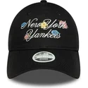czarna-zakrzywiona-regulowana-czapka-damska-9forty-floral-script-new-york-yankees-mlb-od-new-era