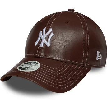 New Era New York Yankees MLB 9FORTY Topstitch PU brun justerbar böjd keps för dam