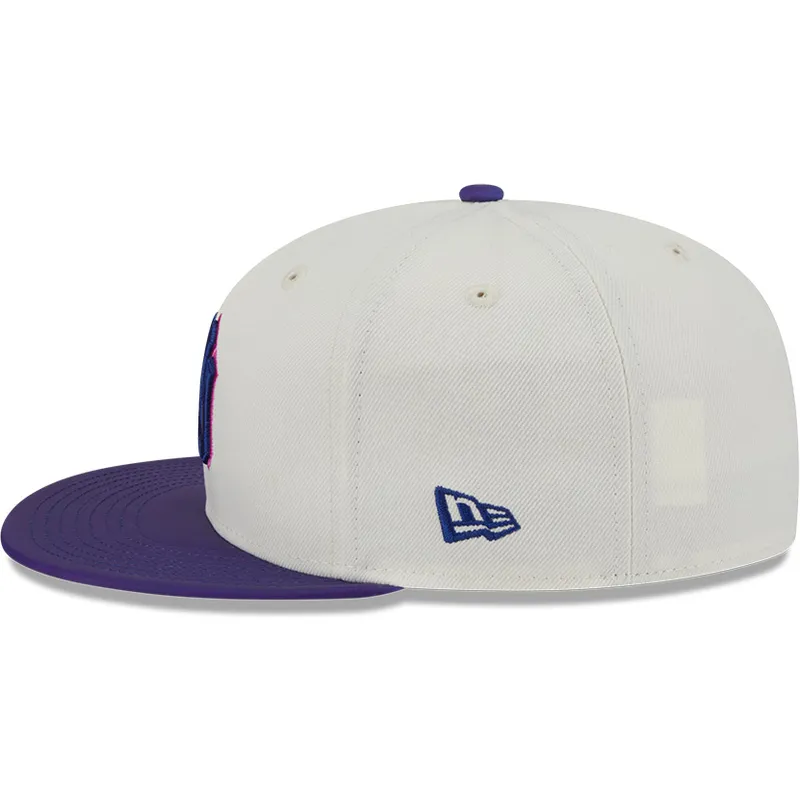 beige-und-violette-anliegende-flat-cap-59fifty-clr-dvlp-der-new-york-yankees-mlb-von-new-era