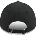 schwarze-verstellbare-9twenty-kappe-mit-gebogenem-schirm-stamp-von-chicago-blackhawks-nhl-von-new-era