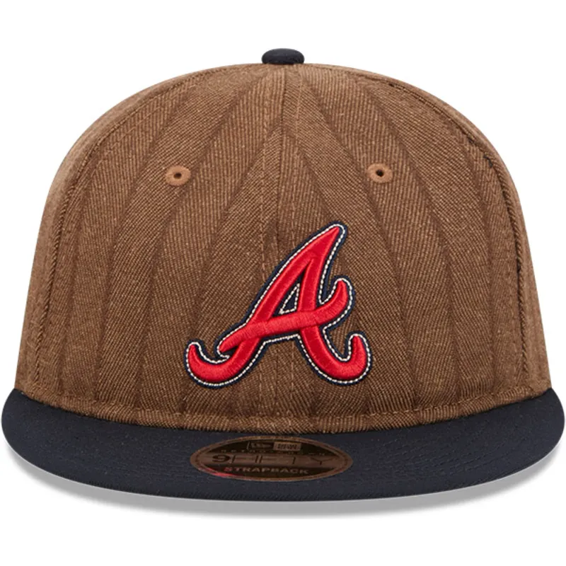 braune-und-marineblaue-verstellbare-flache-kappe-9fifty-retro-crown-wool-pinstripe-der-atlanta-braves-mlb-von-new-era