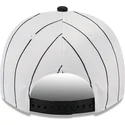 cappellino-curvo-bianco-e-nero-snapback-9fifty-a-frame-satin-pinstripe-dei-chicago-white-sox-mlb-di-new-era