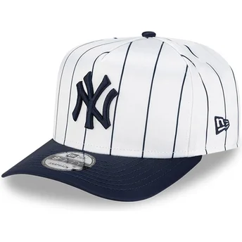 Biała i granatowa czapka z zakrzywionym daszkiem snapback 9FIFTY A Frame Satin Pinstripe New York Yankees MLB od New Era
